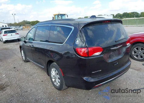 2017 Chrysler Pacifica Touring-L z USA, uszkodzony, nr VIN 2C4RC1BG8HR525825